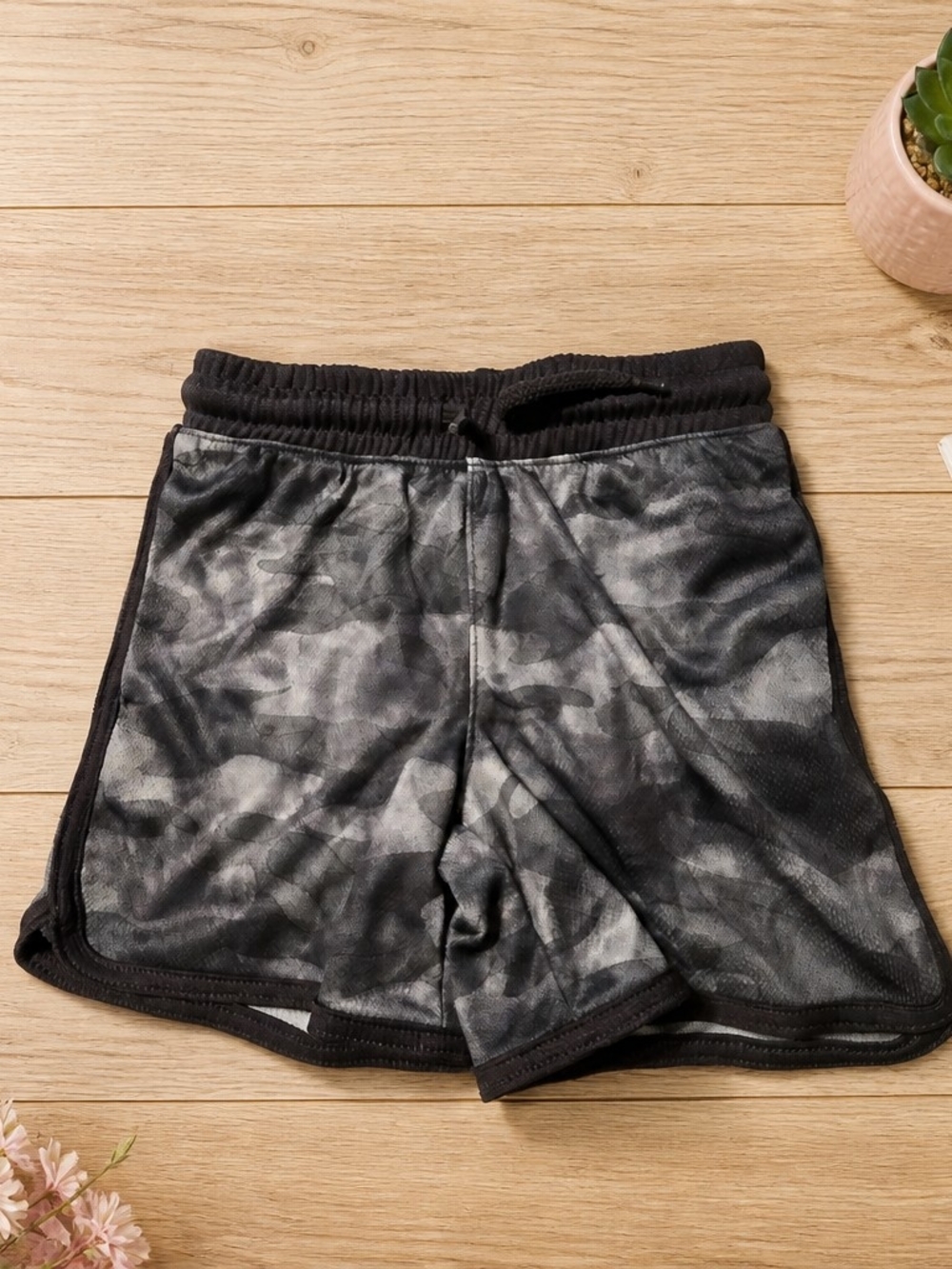 OshKosh B'gosh Men's Black & Gray Camo Athletic Shorts